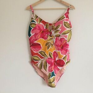 Beach Betty Swimsuit Large Miracle One Piece Floral Tropical Vacation‎ Resort